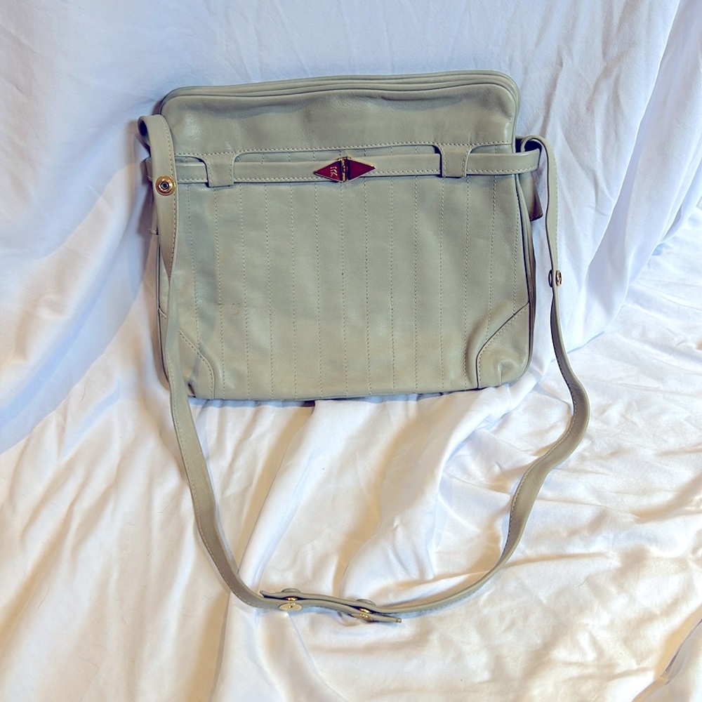 Vintage Tano of Madrid Made in Italy tan over the shoulder purse.